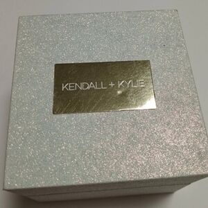 KENDALL & KYLIE WATCH GIFT SET